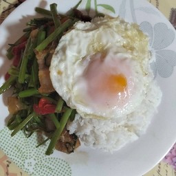 ผักบุ้งหมูกรอบ+ไข่ดาว