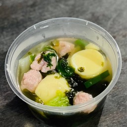 แกงจืดสาหร่ายเต้าหู่้หมูเด้ง