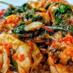 ข้าวกระเพรากุ้ง