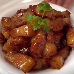 (ราดข้าว) หมูสามชั้นผัดซีอิ๊วหวาน
