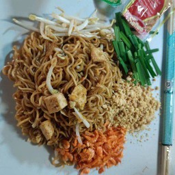 ข้าวมันไก่-ผัดไทยตายาย