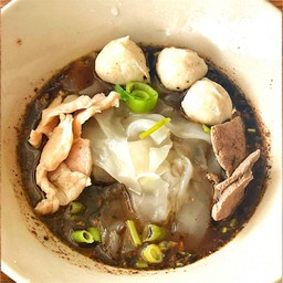 เส้นใหญ่หมู