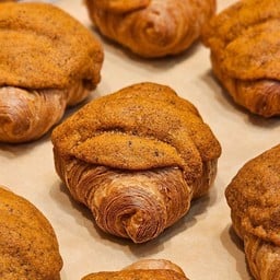 Royal Thai tea croissant (35g Dough)