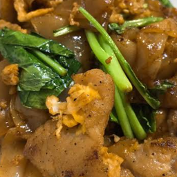 ผัดซีอิ้วเส้นใหญ่หมูชิ้น