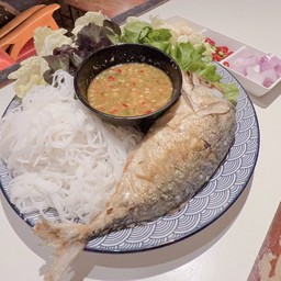 เมี่ยงปลาทู 1 ตัว น้ำจิ้มซีฟู๊ด