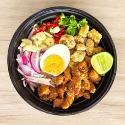 ข้าวขยำหมูทอด+ไข่ต้ม