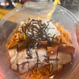 มาม่าเผ็ดเกาหลีหมูทอดกรอบ