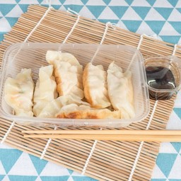 เกี้ยวซ่าแซลมอน 6 ชิ้น (จากปกติ65)