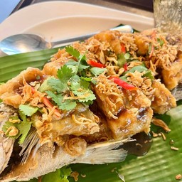 ปลากระพงกรอบซอสมะขาม