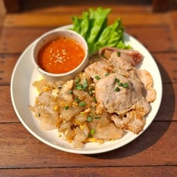 ก๋วยเตี๋ยวคั่ว หมูนุ่ม