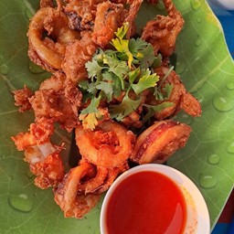 ปลาหมึกทอดกระเทียม