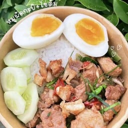 หมูชิ้นผัดกะปิ+ไข่ดาว