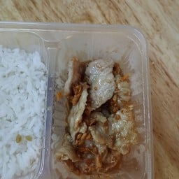 ข้าวหมูกระเทียม