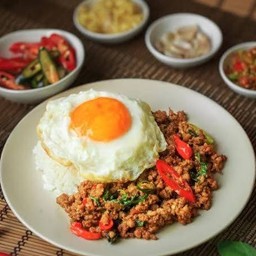 ข้าวผัดกะเพราหมูสับ
