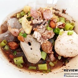 เส้นใหญ่น้ำตกหมู