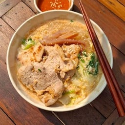 สุกี้น้ำ  หมูนุ่ม