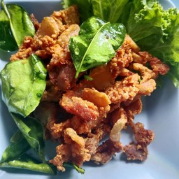 สามชั้นทอดใบมะกูด