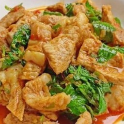 หมูผัดพริกแกงโหระพา (กับข้าว)