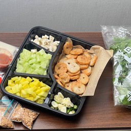 แหนมเนือง 2 ไม้ พร้อมทาน