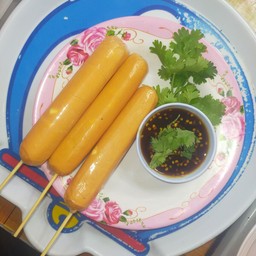 ร้านลูกชิ้นทอด/ยำ น้องเบสท์