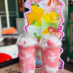 สตอเบอรี่โยเกิร์ต ปั่นๆๆๆๆๆๆ