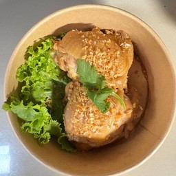 ไก่ต้มน้ำปลา 2 ชิ้น เป็นกับ (สะโพกล้วน)