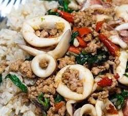 กะเพราปลาหมึก+หมูสับ