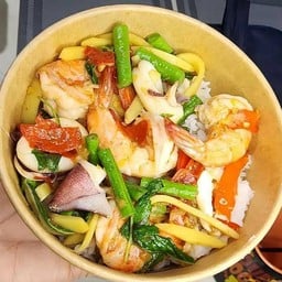 ผัดผักรวมปลาหมึกกุ้ง