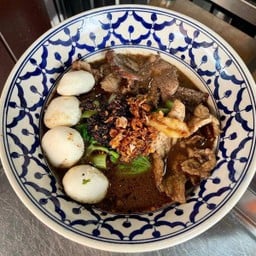 เส้นเล็กหมูน้ำตก