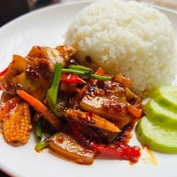 ข้าวราดหมูสามชั้นผัดน้ำพริกเผา