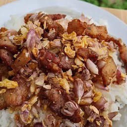 ข้าวราดผัดกระเทียม