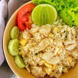 ข้าวผัดไก่ชิ้น