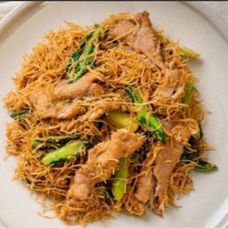 หมี่ขาวผัดซีอิ้วหมูนุ่ม
