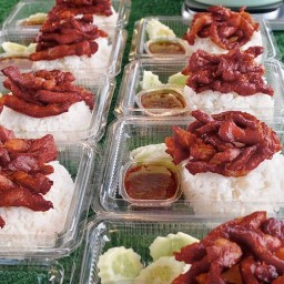 ข้าวสันคอหมูแดดเดียว🐷🍴 ตลาดนัดหน้าบิ๊กซีสุพรรณบุรี