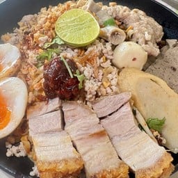 ก๋วยเตี๋ยวต้มยำแห้งใส่ทุกอย่าง