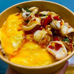 กระเพราปลาหมึก + ไข่ข้น