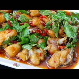 ไก่ผัดพริกเผาราดข้าว