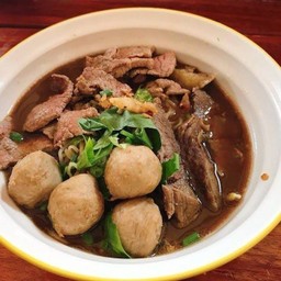 ก๋วยเตี๋ยวเนื้อเส้นบะหมี่