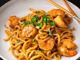 Garlic noodles with prawns