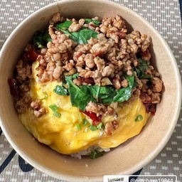 กระเพราหมูสับ+ไข่ข้น