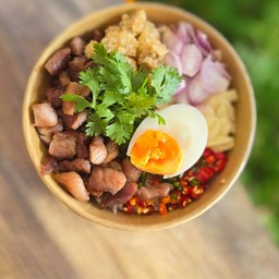 ข้าวขยำหมูแดดเดียว+ไข่ต้ม