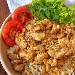 ข้าวหมูชิ้นกระเทียม