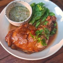 น่องไก่ติดสะโพกต้มโค๊ก