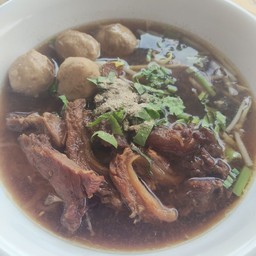 ก๋วยเตี๋ยว เนื้อตุ๋น