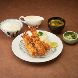 ชุดกุ้งทอด + ข้าวญี่ปุ่น + ชาเขียว + ซุปมิโซะ + กะหล่ำปลี