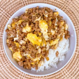 ข้าวราดหมูไข่รวน