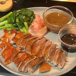 เป็ดย่างมันหอม หมูกรอบ หมูแดง วชิรธรรมสาธิต 57 สุขุมวิท101/1