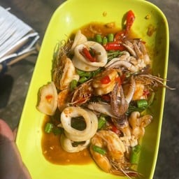 ผัดพริกแกงราดข้าว