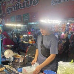 ลูกชิ้นปิ้ง นายเอก