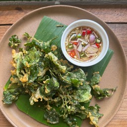 สลัดยำวอเตอร์เครสทอดกรอบ